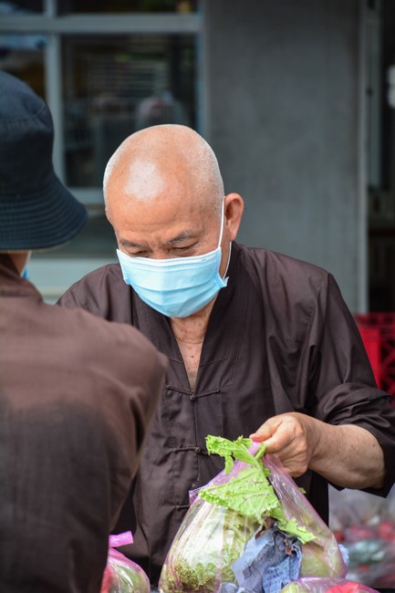 Continuing to support people in need in the Covid-19 pandemic of Hoang Phap Pagoda (series 4)